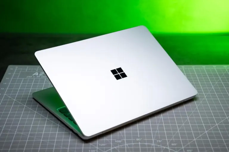 Чуда не случилось: Microsoft Surface Laptop с 8 Гбайт оперативки за $950 подвисает даже в базовых задачах