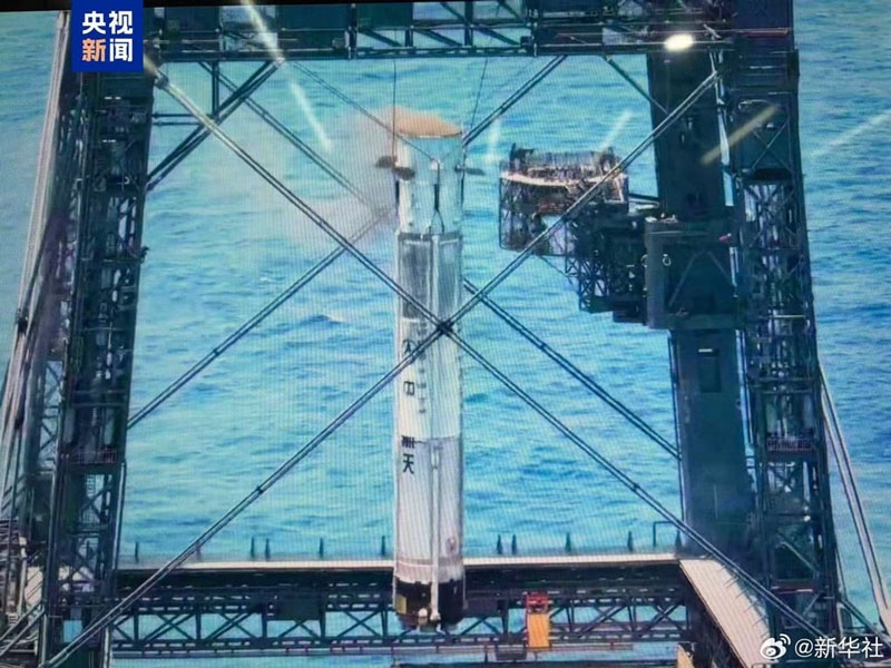 Китай впервые успешно испытал аналог ракеты SpaceX Falcon 9 &mdash; многоразовую ступень поймали морским &laquo;батутом&raquo;