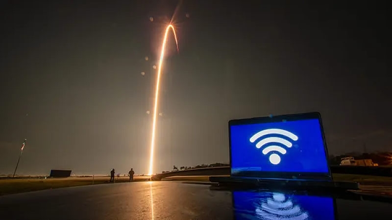 Лунный корабль «посветит» лазерами на спутники SpaceX Starlink в рамках Artemis III