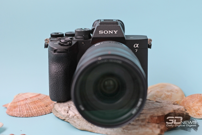 Обзор беззеркальной камеры Sony Alpha 7 V: эволюция с человеческим лицом