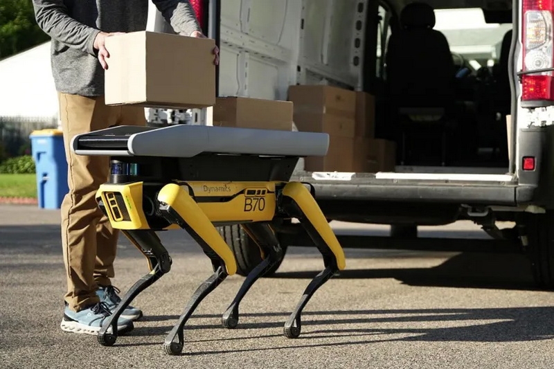 Робопсу Spot от Boston Dynamics нашли новую работу — теперь он доставляет посылки