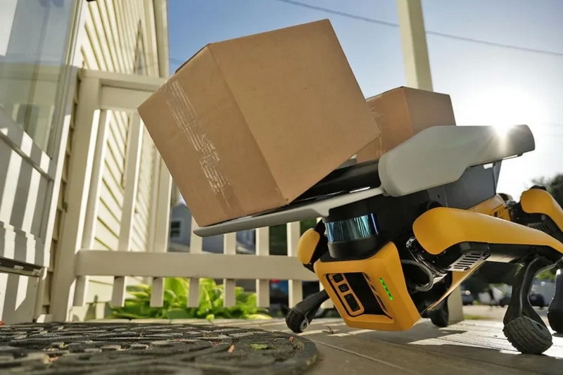 Робопсу Spot от Boston Dynamics нашли новую работу — теперь он доставляет посылки