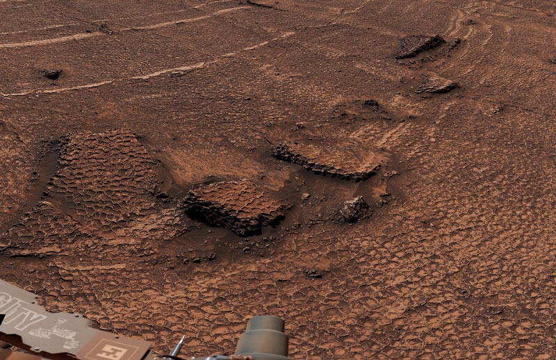 Ровер Curiosity обнаружил на Марсе огромное поле из неправильных сот — а неправильных пчёл не нашёл
