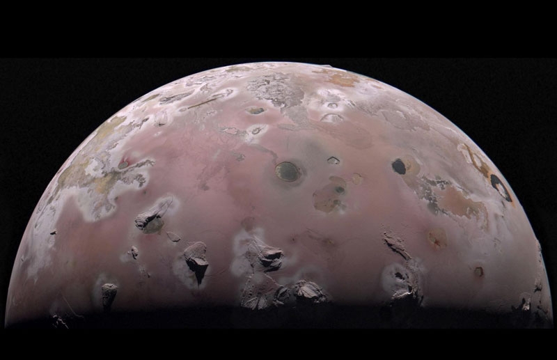 Зонд NASA «Юнона» впервые измерил температуру недр Ио — самого вулканически активного тела Солнечной системы