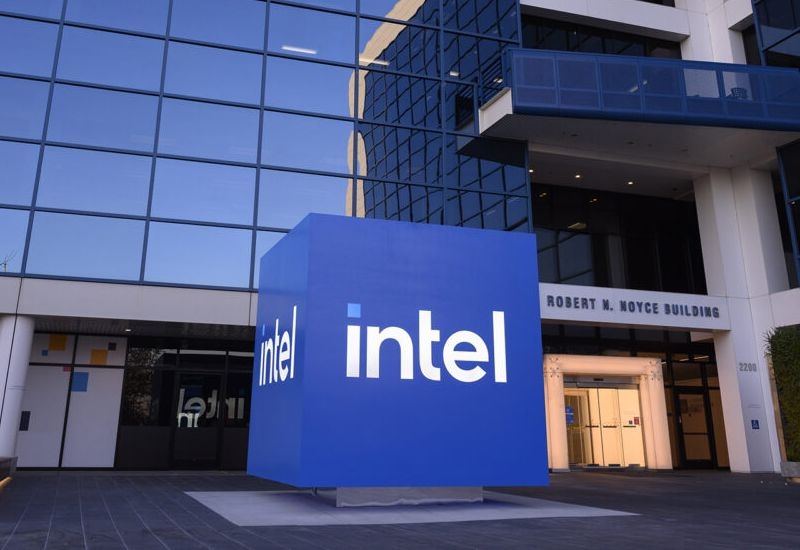 Intel продаст акции на сумму $15 млрд для финансирования разработок в сфере ИИ