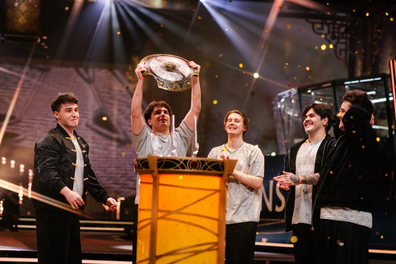 Российская Team Spirit стала трёхкратным чемпионом The International по Dota 2 — первой в истории