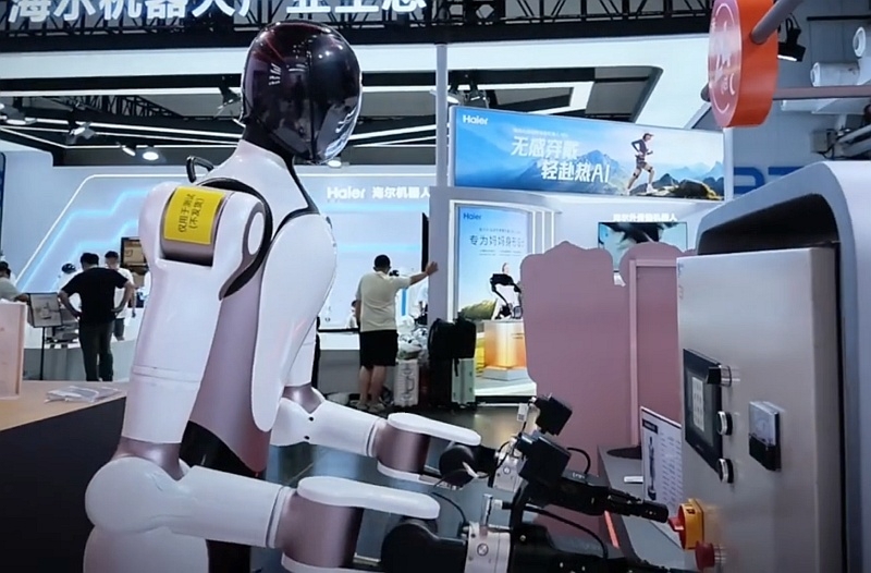 Тысяча человекоподобных роботов RealMan Robotics займет в этом году реальные рабочие места на кухнях и в аптеках