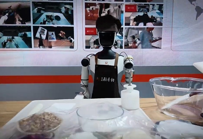 Тысяча человекоподобных роботов RealMan Robotics займет в этом году реальные рабочие места на кухнях и в аптеках