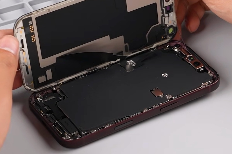 iPhone 18 Pro разобрали на камеру — стало понятно, как Apple удалось уменьшить Dynamic Island