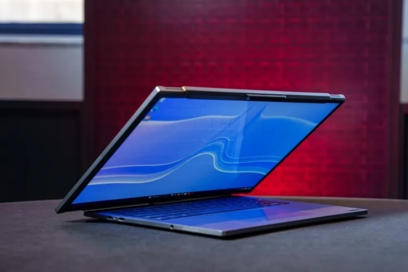 Lenovo показала 14-дюймовый ноутбук, экран которого расширяется до 17 дюймов