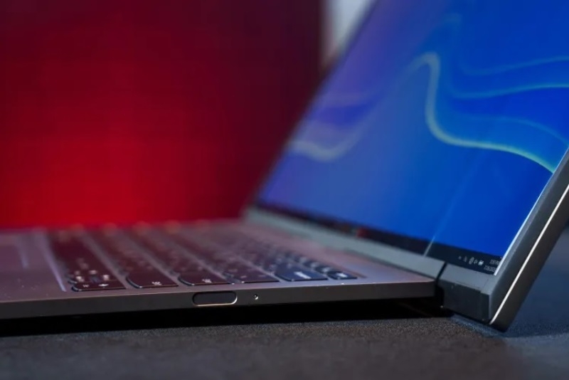 Lenovo показала 14-дюймовый ноутбук, экран которого расширяется до 17 дюймов