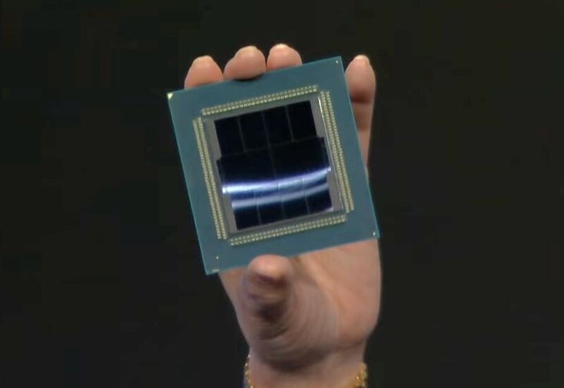 AMD показала «голый» процессор EPYC Venice с прогрессивной компоновкой кристаллов на Zen 6