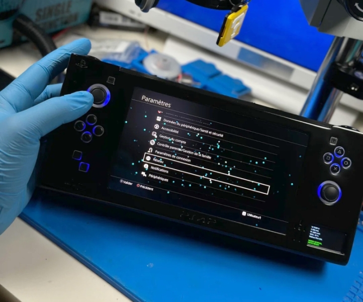 Энтузиасты превратили Sony PS4 Slim в опасную для пальцев портативную приставку с 7" OLED и автономностью в три часа