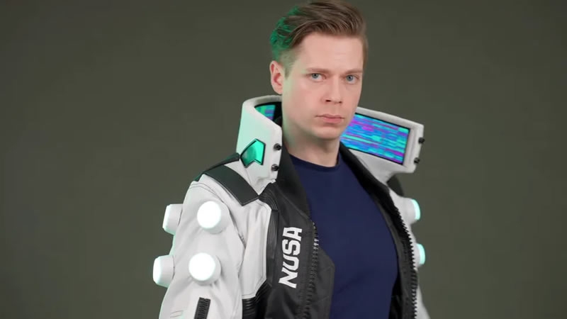 Косплеер смастерил куртку из Cyberpunk 2077 с OLED-воротником, на котором можно играть в Cyberpunk 2077
