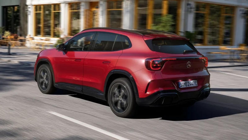 Mercedes-Benz представила новое поколение GLA — самое технологичное в истории серии и с запасом хода до 657 км у электрической версии