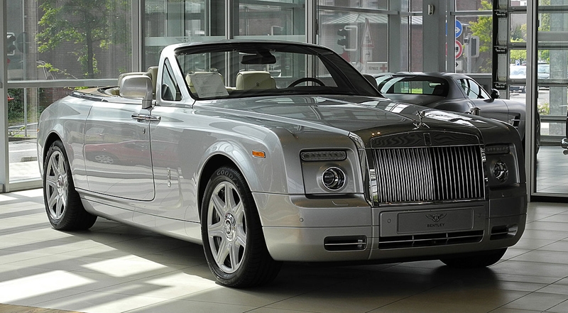 Мировые автопроизводители массово отказываются от полного перехода на электротягу