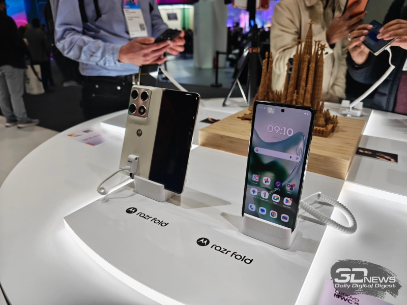 Motorola продемонстрировала складной смартфон Razr Fold