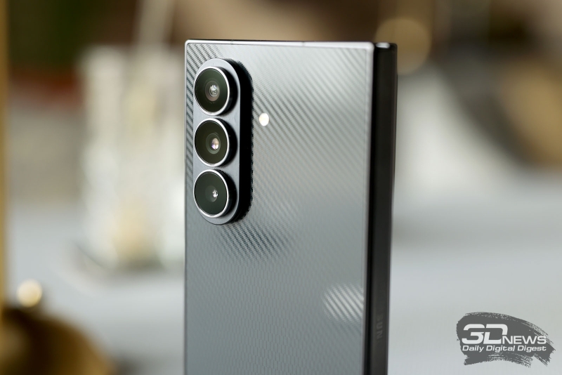 Обзор Samsung Galaxy Z TriFold: тройной складной смартфон по цене квартиры в Воркуте