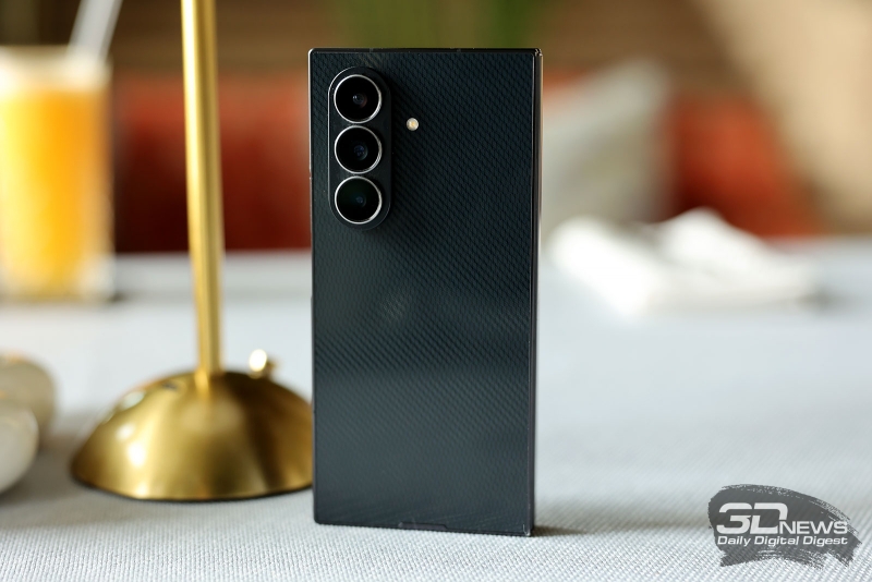 Обзор Samsung Galaxy Z TriFold: тройной складной смартфон по цене квартиры в Воркуте