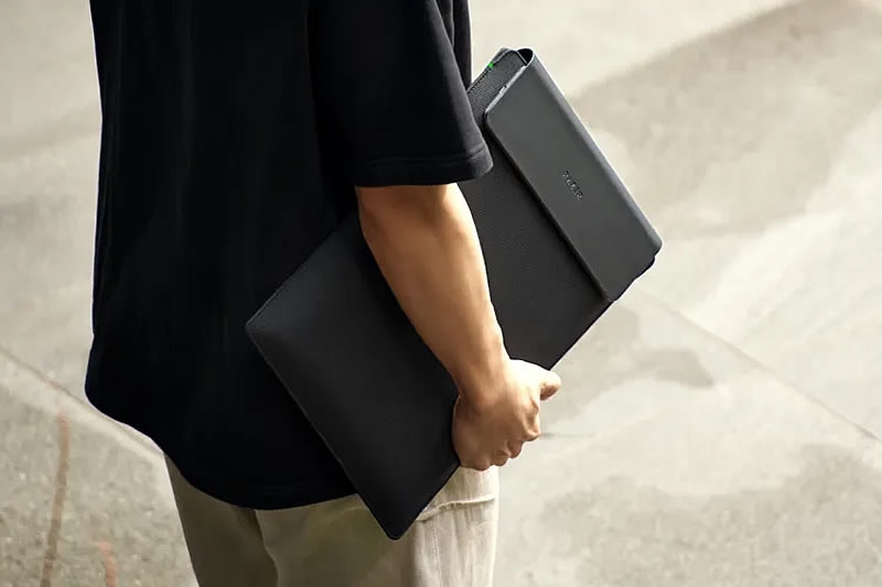 Razer выпустила чехол для ноутбука за $130 со встроенной беспроводной зарядкой