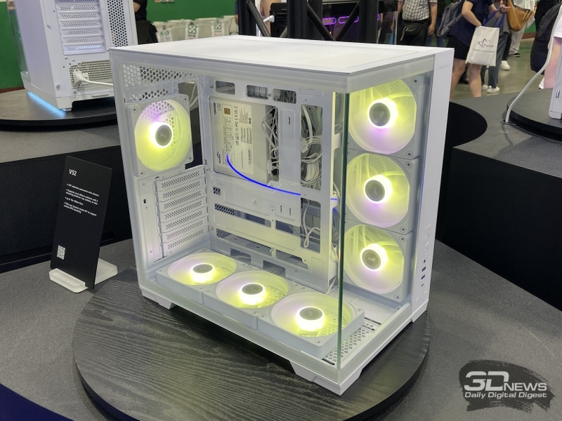 SAMA на Computex 2026: необычные корпуса, СЖО с двумя экранами и новые блоки питания