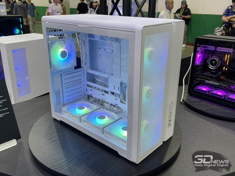 SAMA на Computex 2026: необычные корпуса, СЖО с двумя экранами и новые блоки питания