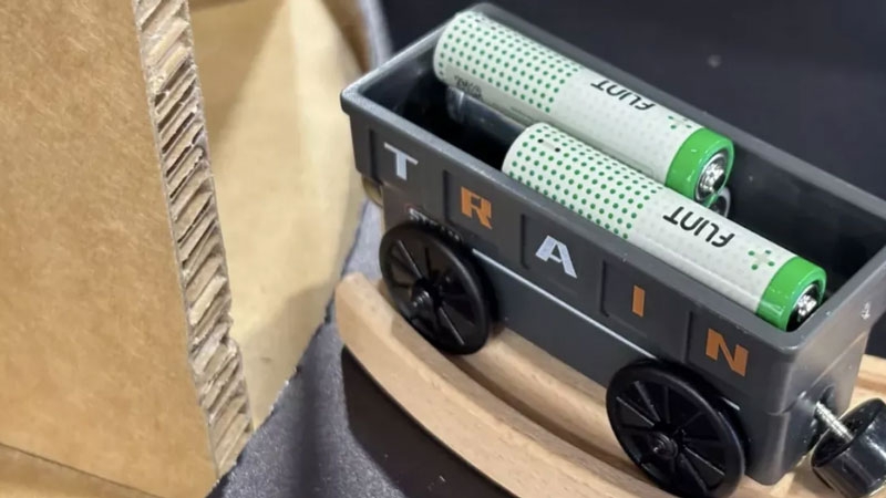 В Сингапуре наладили производство пальчиковых батареек из воды и палок