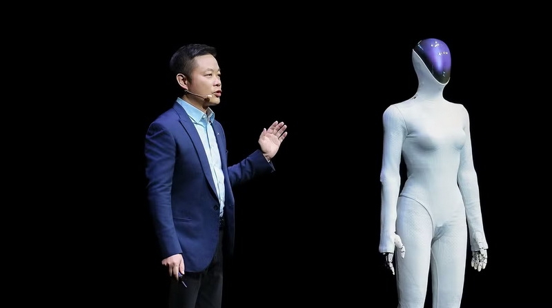 Xpeng представила самого человекоподобного робота Iron — в мужской и женской версиях